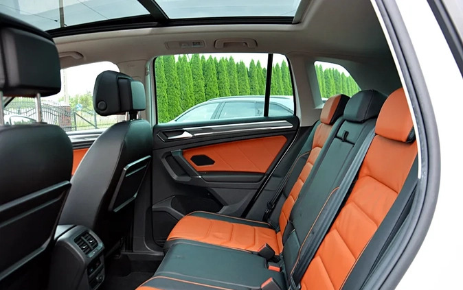 Volkswagen Tiguan cena 89700 przebieg: 171750, rok produkcji 2018 z Warka małe 667